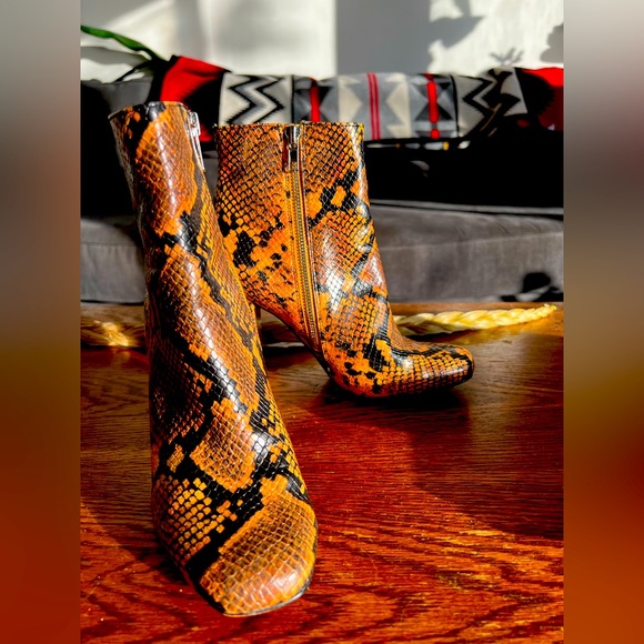 Faux animal print Steve Madden heel booty - Picture 1 of 4